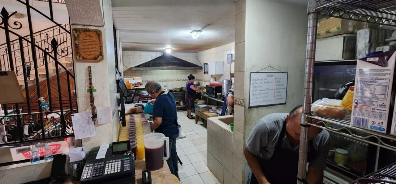 Venta de Negocio en funcionamiento/Café Restaurante — Casa en Venta en Zona 1, Guatemala, Ciudad — foto 4 de 16
