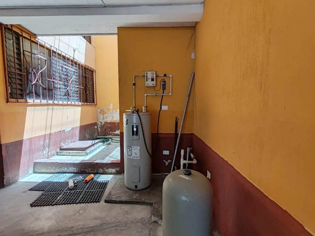 Casa en VENTA CONDOMINIO PANORAMA San Cristóbal ideal para fundación u oficinas — Casa en Venta en Zona 8 Mixco, Guatemala, Ciudad — foto 2 de 16