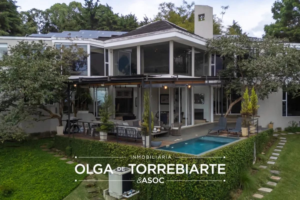 Casa con piscina en venta, Las Tinajas — Casa en Venta en Las Tinajas, Santa Catarina Pinula, Guatemala, Ciudad — foto 1 de 17