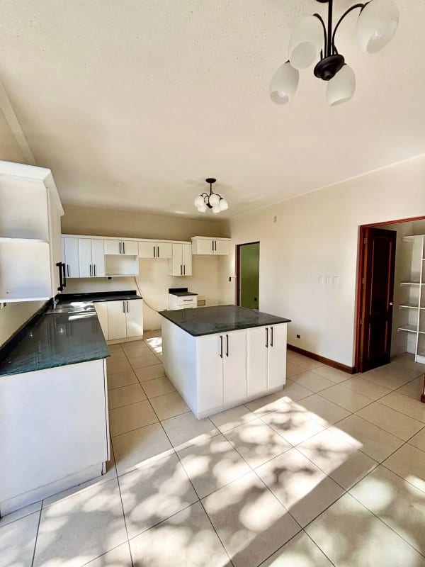 Venta de Casa -Villas de Jacarandas de Cayalà, Zona 16- — Casa en Venta en Jacarandas de Cayalá, Zona 16, Guatemala, Ciudad — foto 9 de 15