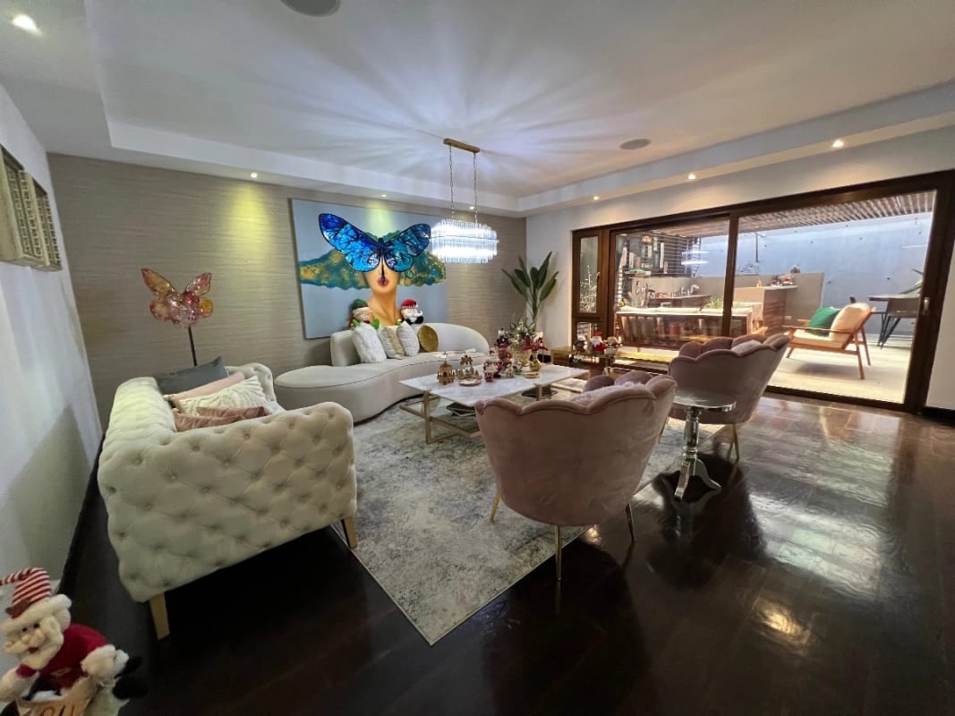 Casa Venta Condominio Exclusivo la Joya Zona 10, 4 Dormitorios, 440 Mts2 , 3.5 BAÑOS~4 Parqueos $1,000,000 Dolares — Casa en Venta en Zona 10, Guatemala, Ciudad — foto 3 de 11