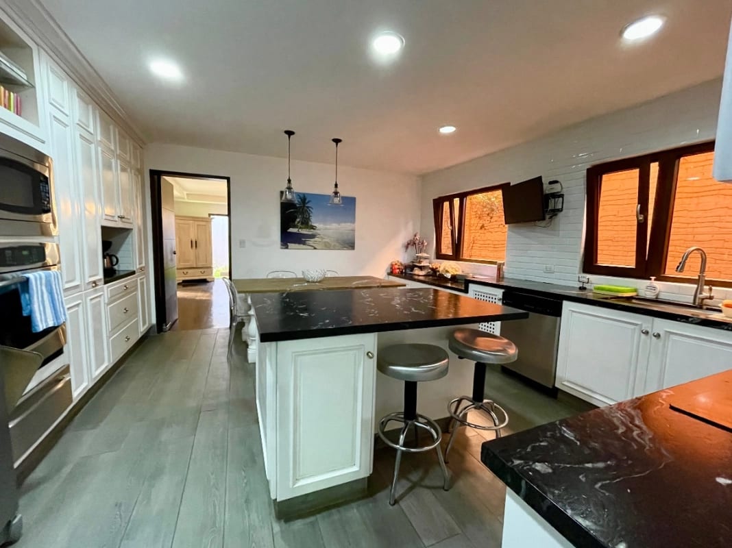 Casa Venta Condominio Exclusivo la Joya Zona 10, 4 Dormitorios, 440 Mts2 , 3.5 BAÑOS~4 Parqueos $1,000,000 Dolares — Casa en Venta en Zona 10, Guatemala, Ciudad — foto 4 de 11