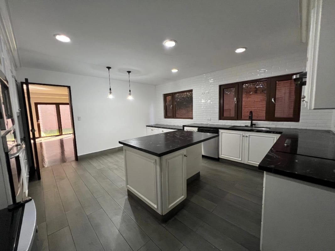 Casa Venta Condominio Exclusivo la Joya Zona 10, 4 Dormitorios, 440 Mts2 , 3.5 BAÑOS~4 Parqueos $1,000,000 Dolares — Casa en Venta en Zona 10, Guatemala, Ciudad — foto 5 de 11
