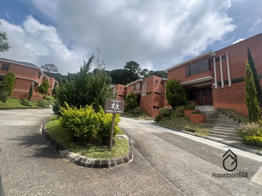 Casa con vista espectacular dentro de condominio en venta — Casa en Venta en Santa Catarina Pinula, Guatemala, Ciudad — foto 2 de 17