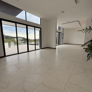 Casa en venta NUEVA | Piscina | Jardín | 5 hab | Sausalito Fraijanes — Casa en Venta en Sausalito, Carretera a El Salvador, Guatemala, Ciudad — miniatura 15 de 16