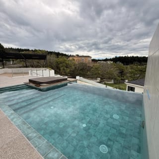 Casa en venta NUEVA | Piscina | Jardín | 5 hab | Sausalito Fraijanes — Casa en Venta en Sausalito, Carretera a El Salvador, Guatemala, Ciudad — miniatura 12 de 16