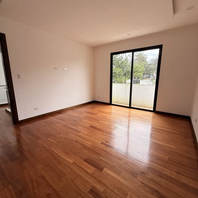 Casa en venta NUEVA | Piscina | Jardín | 5 hab | Sausalito Fraijanes — Casa en Venta en Sausalito, Carretera a El Salvador, Guatemala, Ciudad — foto 8 de 16