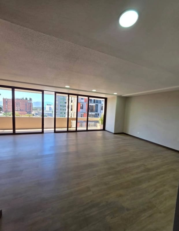 Amplio apartamento en venta zona 10 — Apartamento en Venta en Zona 10, Guatemala, Ciudad — foto 1 de 9