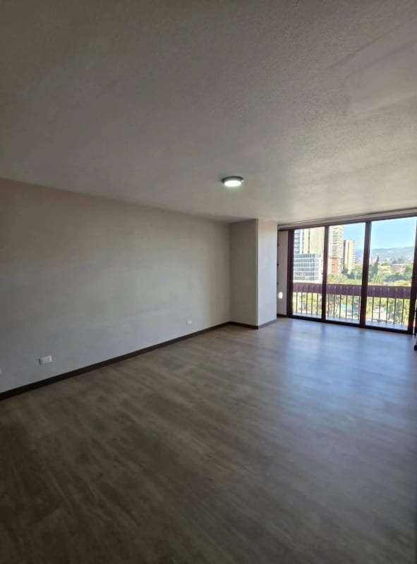 Amplio apartamento en venta zona 10 — Apartamento en Venta en Zona 10, Guatemala, Ciudad — foto 8 de 9