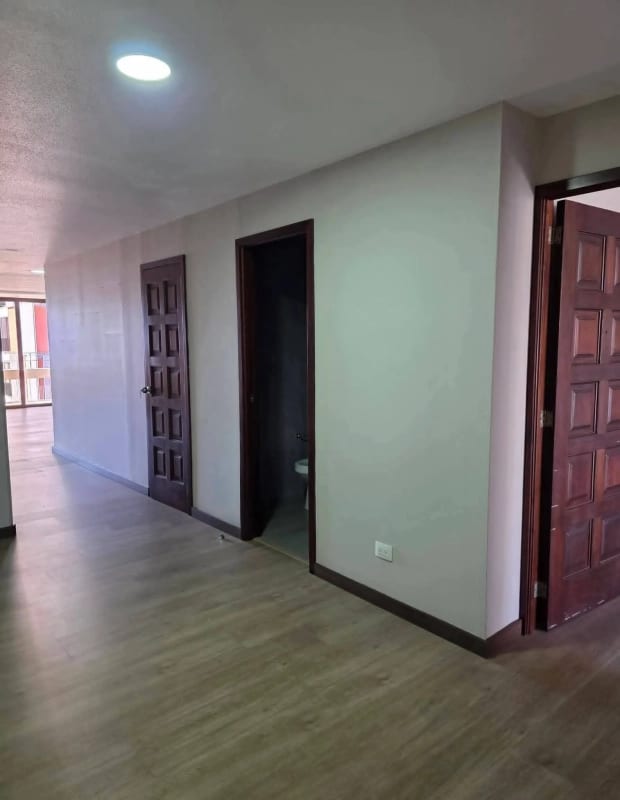 Amplio apartamento en venta zona 10 — Apartamento en Venta en Zona 10, Guatemala, Ciudad — foto 6 de 9