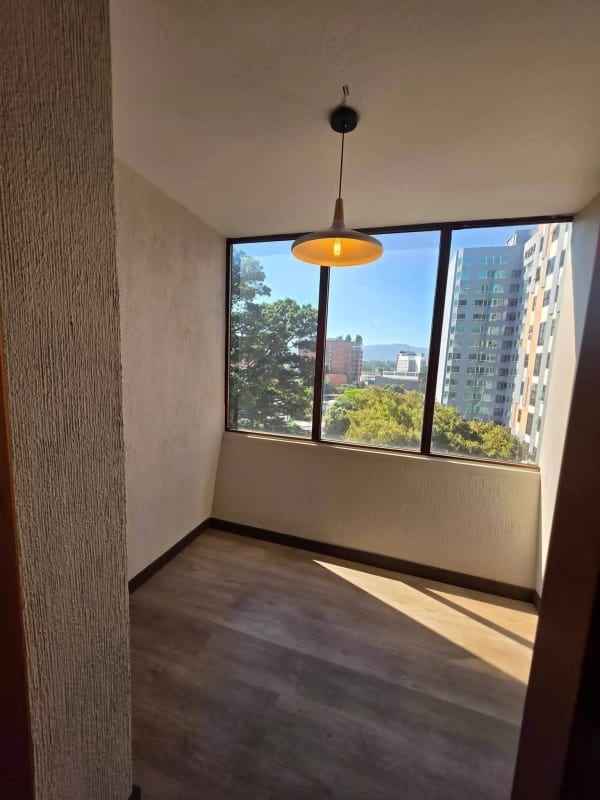 Amplio apartamento en venta zona 10 — Apartamento en Venta en Zona 10, Guatemala, Ciudad — foto 5 de 9