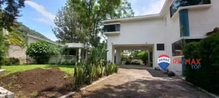 Panajachel I Casa en Residencial L 2 Apto. Independientes Amplia Propiedad con Jardín Frontal y Posterior — Casa en Venta en Panajachel, Sololá — miniatura 4 de 11