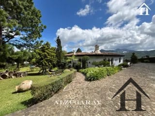 casa espectacular 8,865 Vrs2 San Lucas Sacatepequez — Casa en Venta en San Lucas Sacatepéquez, Sacatepéquez — miniatura 1 de 10
