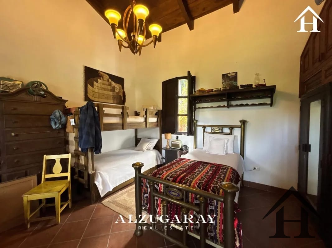 casa espectacular 8,865 Vrs2 San Lucas Sacatepequez — Casa en Venta en San Lucas Sacatepéquez, Sacatepéquez — foto 3 de 10