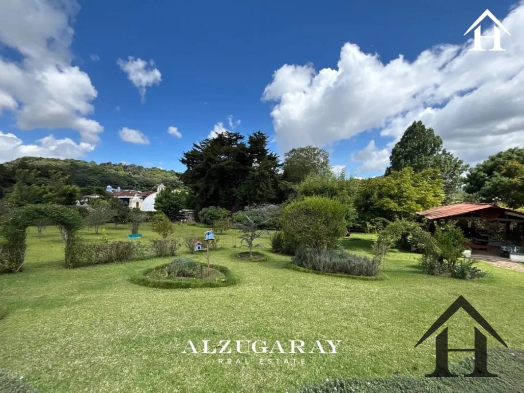casa espectacular 8,865 Vrs2 San Lucas Sacatepequez — Casa en Venta en San Lucas Sacatepéquez, Sacatepéquez — foto 2 de 10