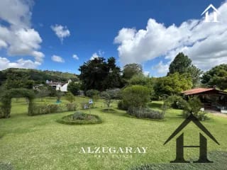 casa espectacular 8,865 Vrs2 San Lucas Sacatepequez — Casa en Venta en San Lucas Sacatepéquez, Sacatepéquez — miniatura 2 de 10