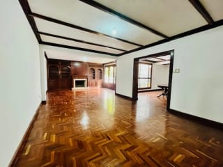 Zona 14 La Villa Vendo casa adentro garita para vivienda u oficinas — Casa en Venta en Zona 14, Guatemala, Ciudad — miniatura 7 de 8