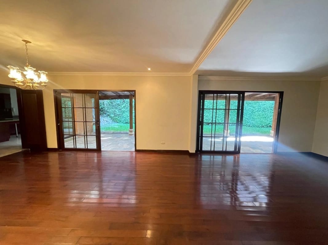 Muxbal Casa Venta, 554 MTS2, 3 Dormitorios, Estudio o Dormitorio con Baño Completo $650,000 — Casa en Venta en Muxbal, Guatemala, Ciudad — foto 1 de 13