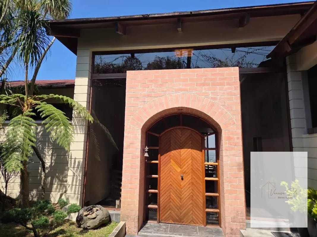 Hermosa casa en venta Montebello 2, Km 10.5 CAES — Casa en Venta en Santa Catarina Pinula, Guatemala, Ciudad — foto 1 de 16