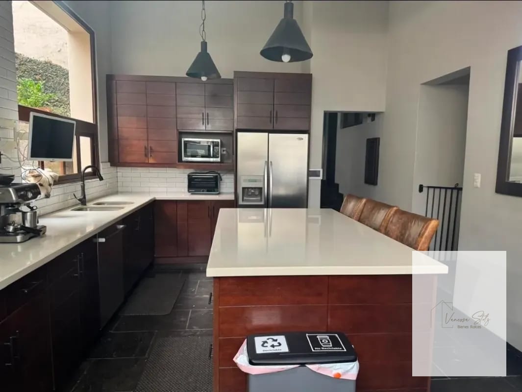Hermosa casa en venta Montebello 2, Km 10.5 CAES — Casa en Venta en Santa Catarina Pinula, Guatemala, Ciudad — foto 4 de 16