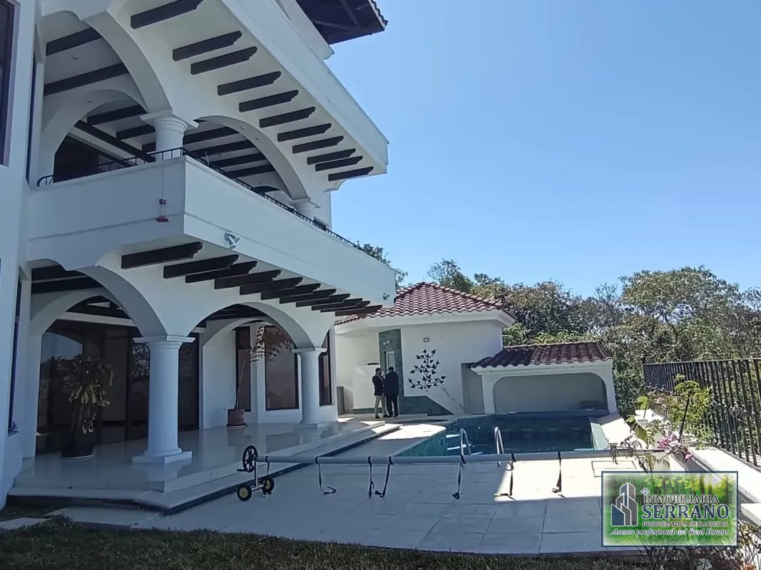 Vendo Espectacular Mansión de Lujo en Altos de Montebello. CAES. — Casa en Venta en Santa Catarina Pinula, Carretera a El Salvador, Guatemala, Ciudad — foto 2 de 17