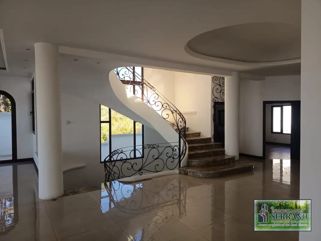 Vendo Espectacular Mansión de Lujo en Altos de Montebello. CAES. — Casa en Venta en Santa Catarina Pinula, Carretera a El Salvador, Guatemala, Ciudad — foto 9 de 17