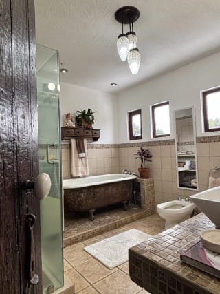 Casa en Venta 5 dormitorios Carretera a Fraijanes — Casa en Venta en Carretera a El Salvador, Guatemala, Ciudad — miniatura 9 de 14