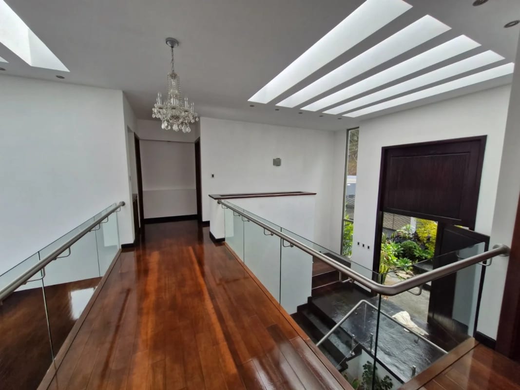 Amplia casa en Las Cumbres zona 16 — Casa en Venta en Las Cumbres, Zona 16, Guatemala, Ciudad — foto 6 de 17