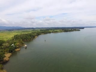 *propiedades en Venta en Lago de Izabal, Rio Dulce, Punta CAIMANES*+1 — Casa vacacional en Venta en Amatique Bay, Izabal — miniatura 4 de 5