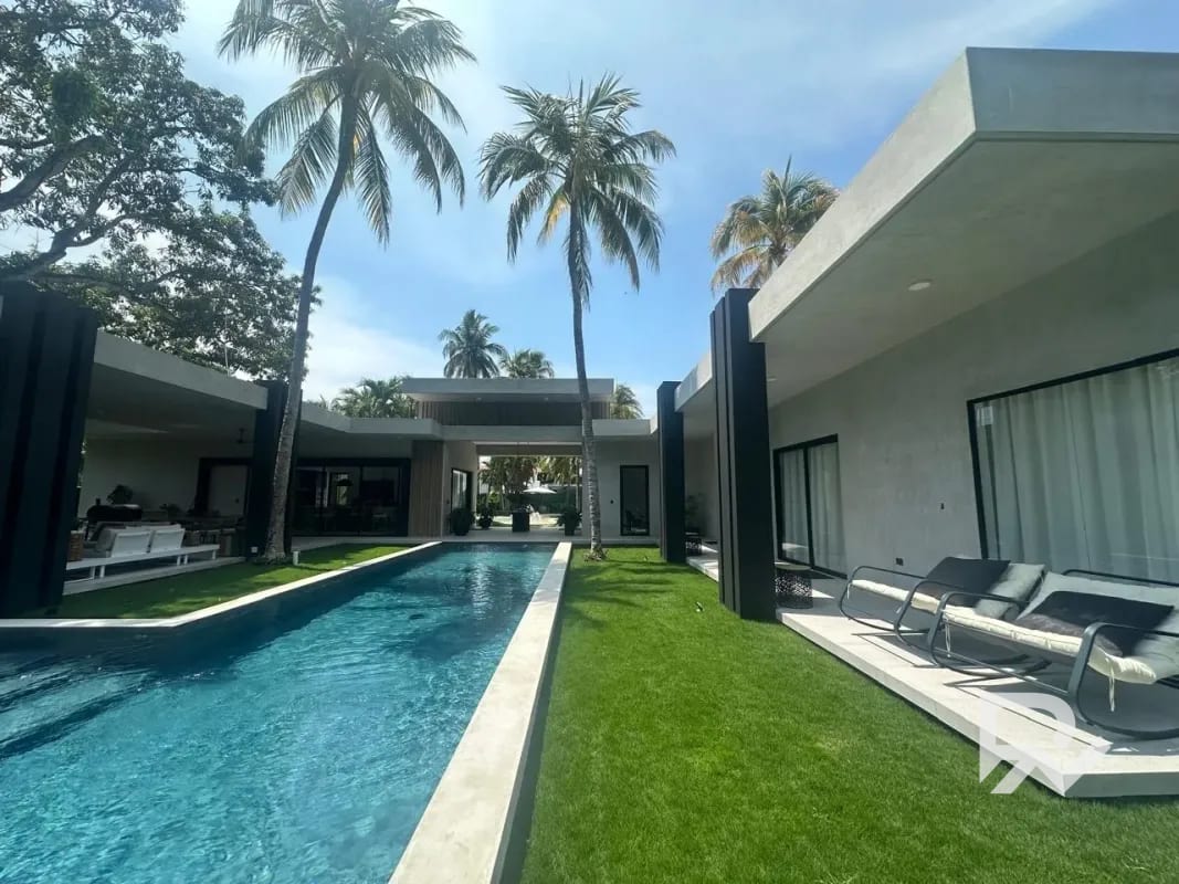 enta de hermosa casa completamente remodelada Casa Manglar Likin Frente a la Reserva Natural de Manglar. — Casa en Venta en Escuintla, Escuintla — foto 1 de 15