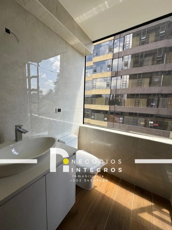 Vendo Apartamento Remodelado, Impuestos Incluidos, Milenia Oakland Z.10 — Apartamento en Venta en Milenia, Zona 10, Guatemala, Ciudad — foto 3 de 16
