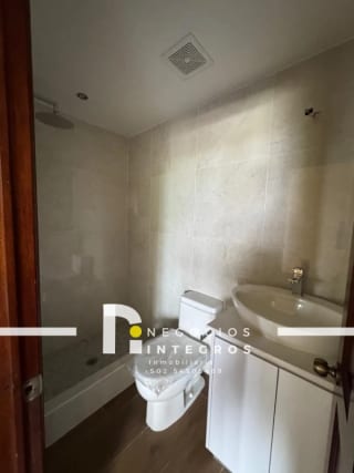 Vendo Apartamento Remodelado, Impuestos Incluidos, Milenia Oakland Z.10 — Apartamento en Venta en Milenia, Zona 10, Guatemala, Ciudad — miniatura 2 de 16