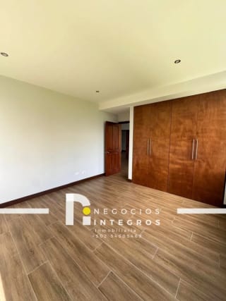 Vendo Apartamento Remodelado, Impuestos Incluidos, Milenia Oakland Z.10 — Apartamento en Venta en Milenia, Zona 10, Guatemala, Ciudad — miniatura 13 de 17