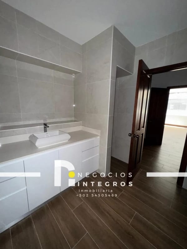 Vendo Apartamento Remodelado, Impuestos Incluidos, Milenia Oakland Z.10 — Apartamento en Venta en Milenia, Zona 10, Guatemala, Ciudad — foto 7 de 17