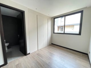Casa Venta Nueva KM 9 CAES Frente a Hotel Hilton 317 MTS2 , 4 Dormitorios, Desniveles, $715,000 Opción a Renta $2,900 — Casa en Venta en Carretera a El Salvador, Guatemala, Ciudad — miniatura 4 de 13
