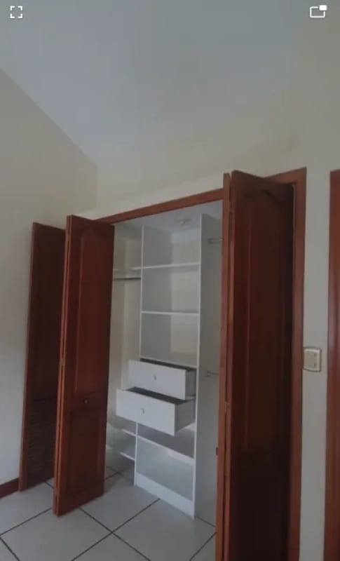 Casa en Venta en Jardines de San Isidro Zona 16 — Casa en Venta en Jardines de San Isidro, Zona 16, Guatemala, Ciudad — foto 10 de 17