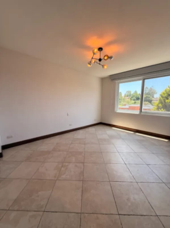 Casa en venta | 5 habitaciones | 5 parqueos | piscina | pérgola | Colinas de Castel CAES — Casa en Venta en Fraijanes, Carretera a El Salvador, Guatemala, Ciudad — foto 3 de 17