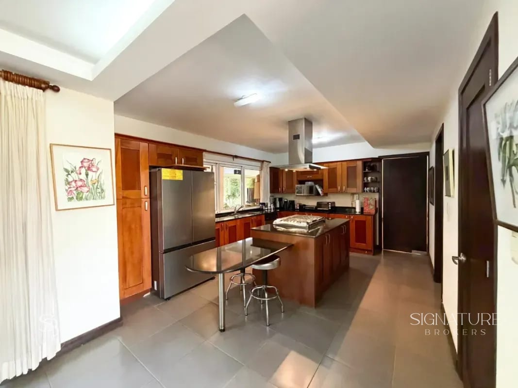 Casa en Venta - Colinas de Castel, Km. 20, Fraijanes — Casa en Venta en Fraijanes, Carretera a El Salvador, Guatemala, Ciudad — foto 1 de 11