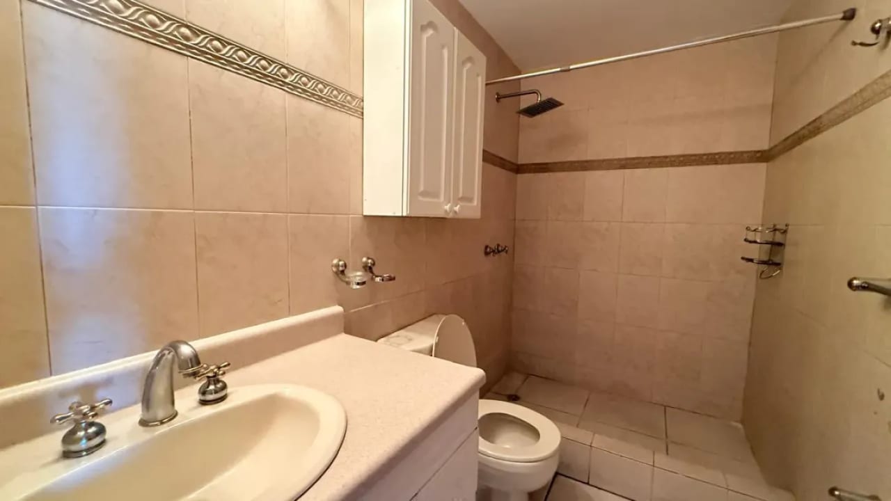 Apartamento en venta, Edificio Torre Castelar, zona 10 — Apartamento en Venta en Torre Castelar, Zona 10, Guatemala, Ciudad — foto 6 de 13