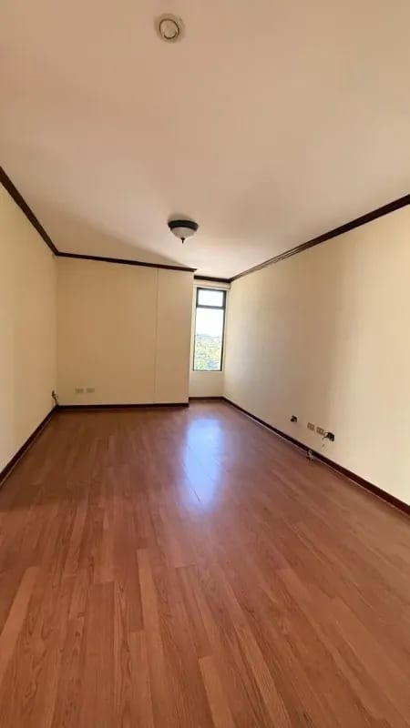 Apartamento en venta, Edificio Torre Castelar, zona 10 — Apartamento en Venta en Torre Castelar, Zona 10, Guatemala, Ciudad — foto 5 de 13